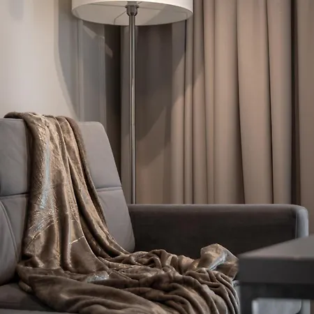 Golden - Elegant & Sunny, Siedmiogrodzka 3