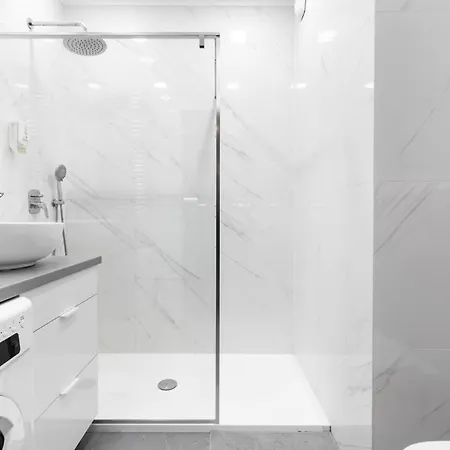 - Great Location- One Bedroom - Siedmiogrodzka 3 Apartment *