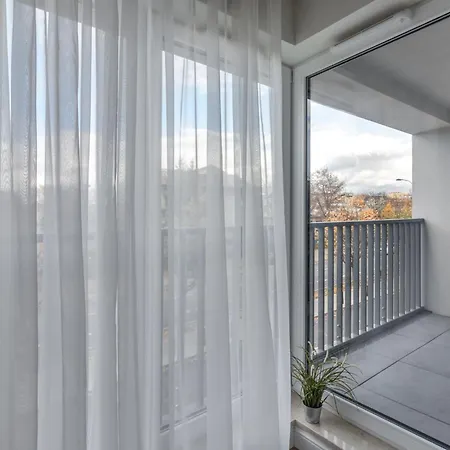 - Great Location- One Bedroom - Siedmiogrodzka 3 Apartment *