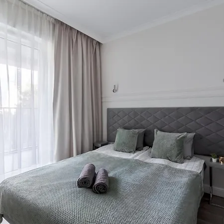 - Great Location- One Bedroom - Siedmiogrodzka 3 *