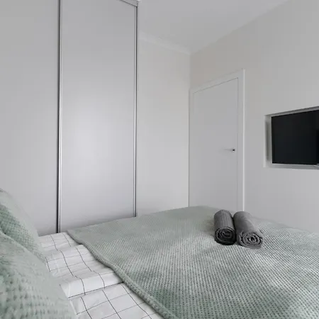 Golden - Elegant & Sunny, Siedmiogrodzka 3 * Warsaw